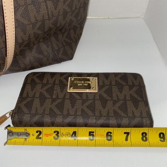 MICHAEL KORS Signature Logo Bag with Wallet - Picture 10 of 12